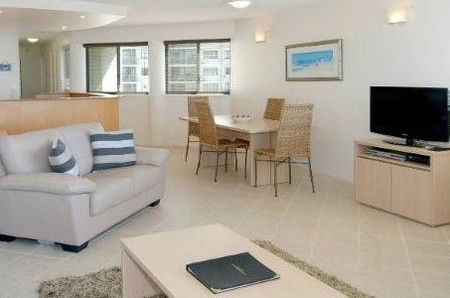 Malibu Mooloolaba - Accommodation Brunswick Heads 2