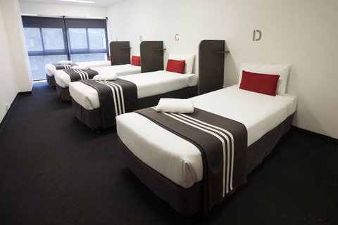 Y Hotel Hyde Park - Accommodation Brunswick Heads 3