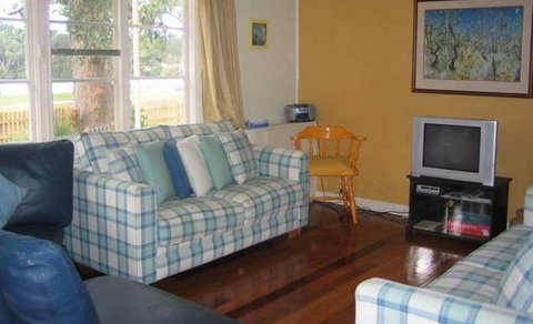 Calm Waters Waterfront Cottages - Accommodation Brunswick Heads 3