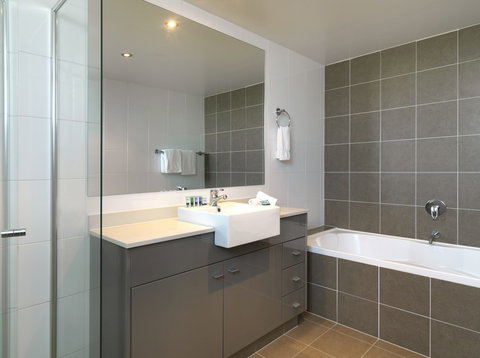 Meriton Serviced Apartments - Broadbeach - Accommodation Brunswick Heads 0