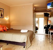 Discovery Cairns - Accommodation Brunswick Heads