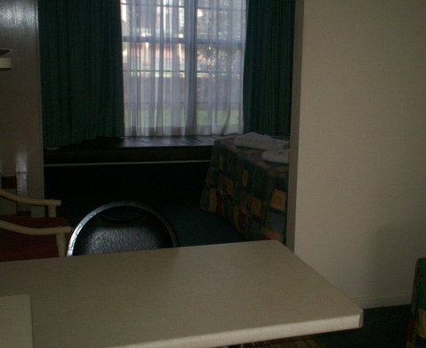 A Raceview Motor Inn - Accommodation Brunswick Heads 0