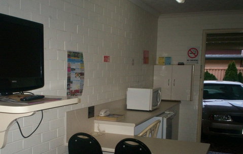 A Raceview Motor Inn - Accommodation Brunswick Heads 2