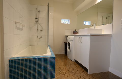 Surfers Palace Torquay - Accommodation Brunswick Heads 4