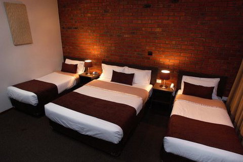 Ploughmans Motor Inn - Accommodation Brunswick Heads 2