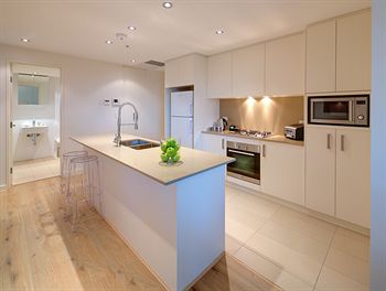 Zara Tower - Luxury Suites And Apartments - Accommodation Brunswick Heads 5