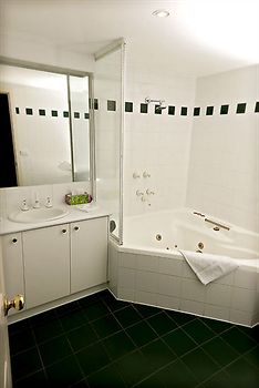 Elizabethan Lodge - Accommodation Brunswick Heads 10