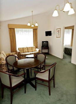 Elizabethan Lodge - Accommodation Brunswick Heads 18