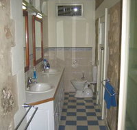 MacDonnell House Naracoorte Cottages - Accommodation Brunswick Heads