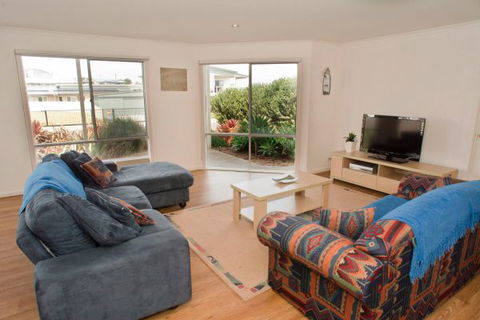 Ocean Sounds - Accommodation Brunswick Heads 4