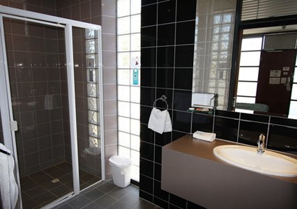 Highlander Hotel Bar Kitchen Rooftop - Accommodation Brunswick Heads 4