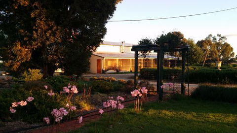 Angas Plains Estate Wines Heritage Suite - Accommodation Brunswick Heads 3