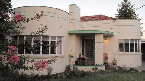 B&B Wodonga - Art Deco Accommodation - Accommodation Brunswick Heads 0