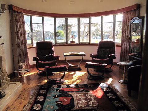 B&B Wodonga - Art Deco Accommodation - Accommodation Brunswick Heads 5