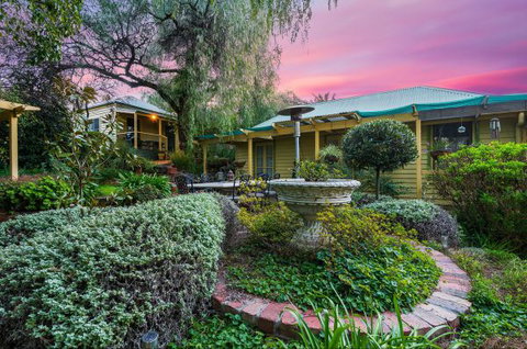 Bendigo Cottages Bed And Breakfast - Accommodation Brunswick Heads 0