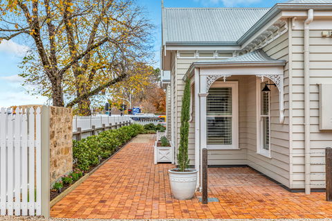 Grandview Accommodation - The Elm Tree Apartments - Accommodation Brunswick Heads 0