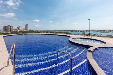 Meriton Suites Southport - Accommodation Brunswick Heads 2