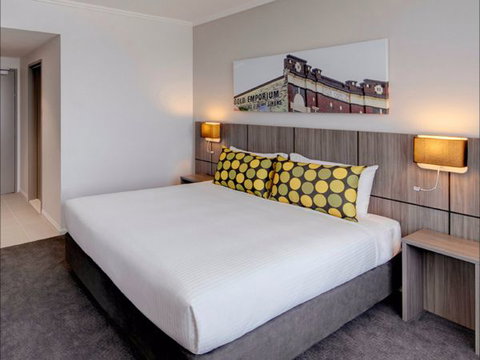 Travelodge Hotel Bankstown Sydney - Accommodation Brunswick Heads 1