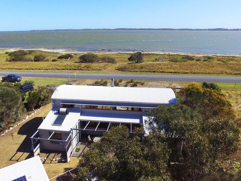 Coorong Aurora - Breathtaking Waterfront Escape - Accommodation Brunswick Heads 0