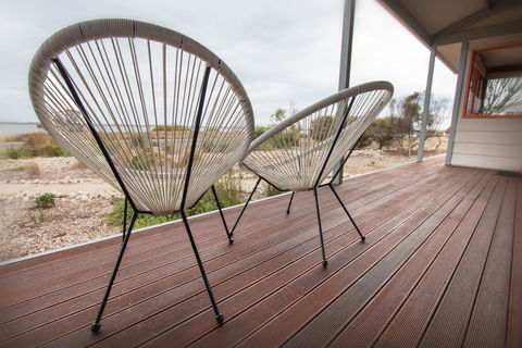 Coorong Aurora - Breathtaking Waterfront Escape - Accommodation Brunswick Heads 2