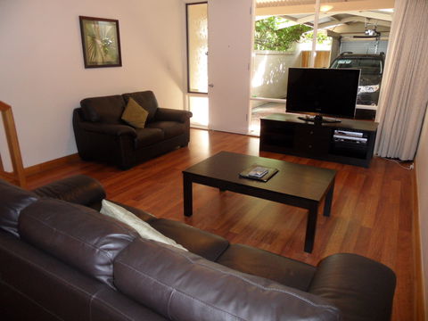 Adelaide Serviced Accommodation - Archer Townhouse - Accommodation Brunswick Heads 0