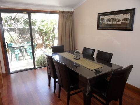 Adelaide Serviced Accommodation - Archer Townhouse - Accommodation Brunswick Heads 1