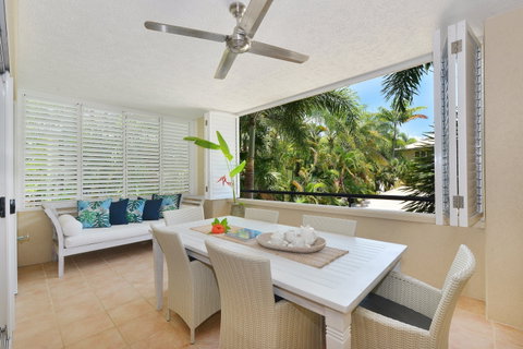 Cayman Villas Port Douglas - Accommodation Brunswick Heads 2