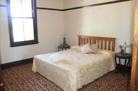 Neath Hotel - Accommodation Brunswick Heads 2