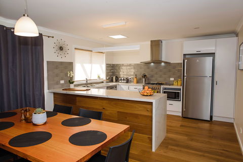 Port Albert Waterview Retreat - Accommodation Brunswick Heads 1