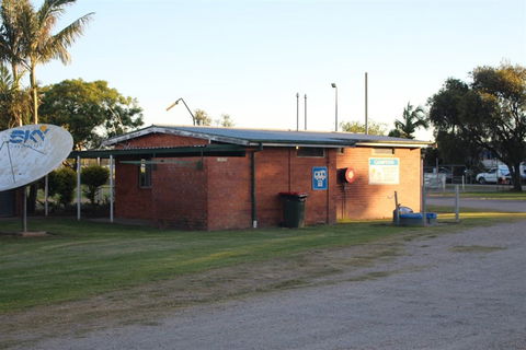 Grafton Greyhound Racing Club Caravan Park - Accommodation Brunswick Heads 0