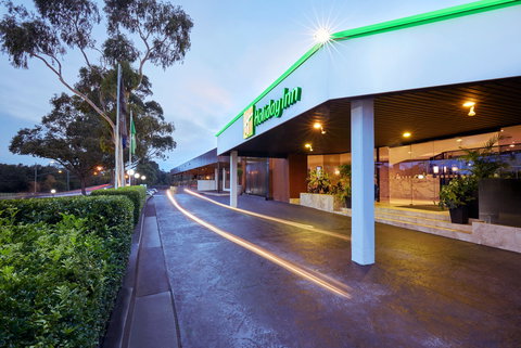 Holiday Inn Warwick Farm - Accommodation Brunswick Heads 0