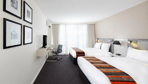 Holiday Inn Warwick Farm - Accommodation Brunswick Heads 1