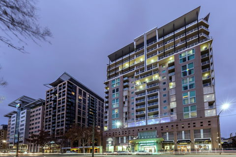 Oaks Adelaide Embassy Suites - Accommodation Brunswick Heads 0