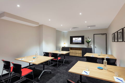 Oaks Adelaide Embassy Suites - Accommodation Brunswick Heads 2