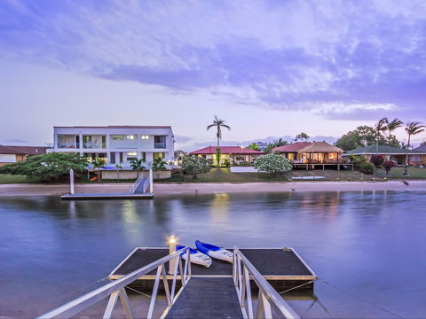 Riviera Waters Broadbeach - Vogue Holiday Homes - Accommodation Brunswick Heads 2