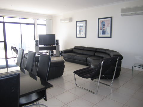 The Waterfront Dolphin - Accommodation Brunswick Heads 0