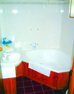 Aristocrat Waurnvale Motel - Accommodation Brunswick Heads 3