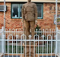Soldier Statue Memorial Chinchilla - Accommodation Brunswick Heads