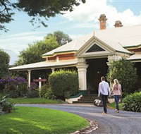 Historical Walk Through Russell Street - Accommodation Brunswick Heads