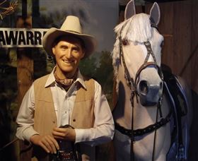 Big Golden Guitar Tourist Centre - Accommodation Brunswick Heads 0