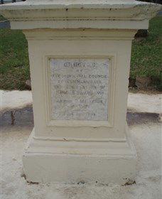 The Coronation Lamp Memorial - Accommodation Brunswick Heads 1