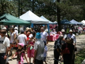 Coolangatta Art And Craft Markets - Accommodation Brunswick Heads 3
