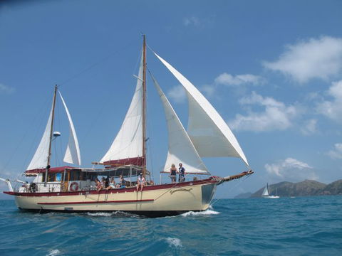 Adventure, Cruise, Dive And Outer Reef - Whitsundays Sailing Adventures - Accommodation Brunswick Heads 1