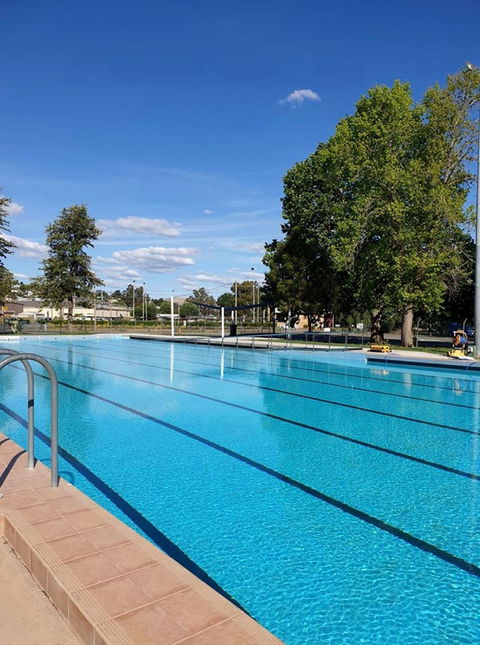 Gundagai Memorial Swimming Pool - Accommodation Brunswick Heads 1