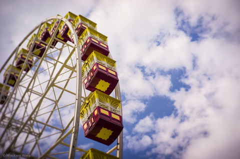 Giant Ferris Wheel - Hello Hi Lite Amusements - Accommodation Brunswick Heads 2