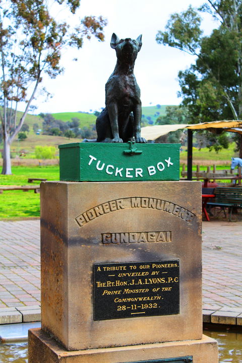 The Dog On The Tucker Box - Accommodation Brunswick Heads 0