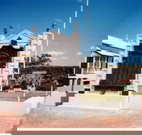 Gayndah War Memorial - Accommodation Brunswick Heads