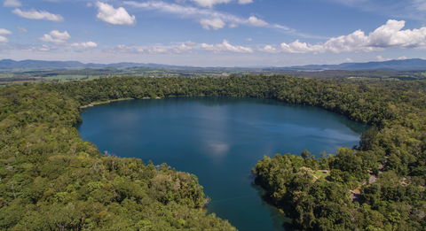 Lake Eacham, Crater Lakes National Park - Accommodation Brunswick Heads 2