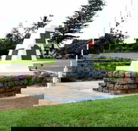 Dunwich War Memorial - Accommodation Brunswick Heads