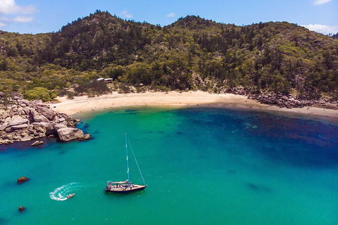 Helicopter And Magnetic Island Sailing - Accommodation Brunswick Heads 5